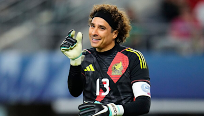 Guillermo Ochoa pudo llegar al PSG, pero fue cruelmente discriminado por un alto mando del equipo