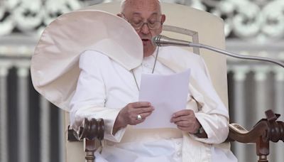 El Papa en un encuentro a puerta cerrada con sacerdotes: "Los cotilleos son cosa de mujeres"