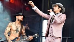 Jane’s Addiction cancels its tour after onstage fracas at Boston show