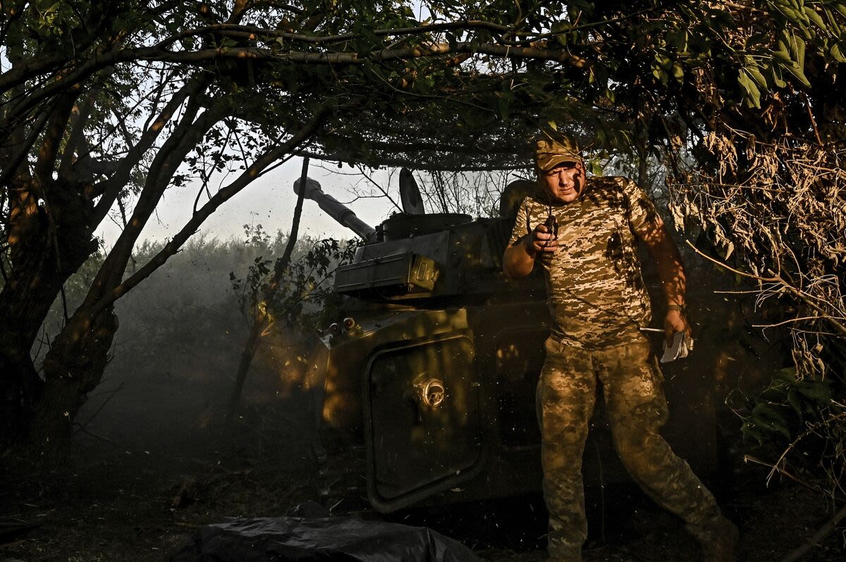 Ukraine’s Troops Abandon Donetsk Village Amid Encirclement Risk