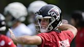 Falcons show off new players, healthy dose of optimism, in practice at high school in front of fans