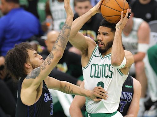 Boston arrasa a Dallas con un Porzingis estelar en el primer partido de la final de la NBA