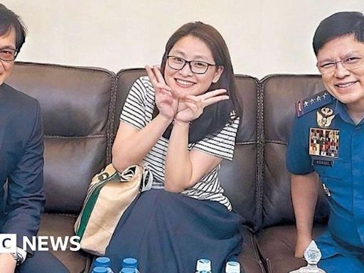 Alice Guo: Fury as Filipino officials pose with 'China spy mayor'