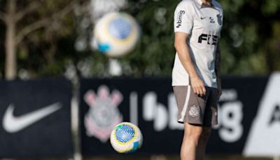 Laruccia ensaia mudança no Corinthians para enfrentar o Vasco