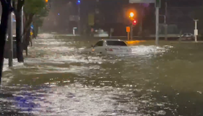 快訊/凱米甩尾襲高雄！豪雨狂炸各地 楠梓近梓官區域嚴重淹水