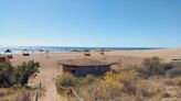 La playa roja de cuatro habitantes que se volvió el refugio patagónico de los amantes de la tranquilidad