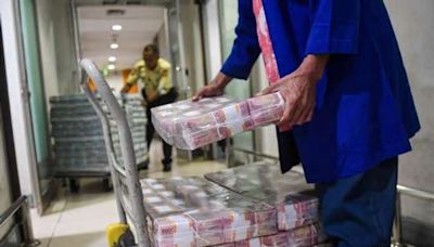 Indonesian Rupiah at 4-Year Low as Fears of Fed Rate-Hike Delay Weigh