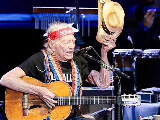 Review: Willie Nelson and Bob Dylan make magic at the Gorge