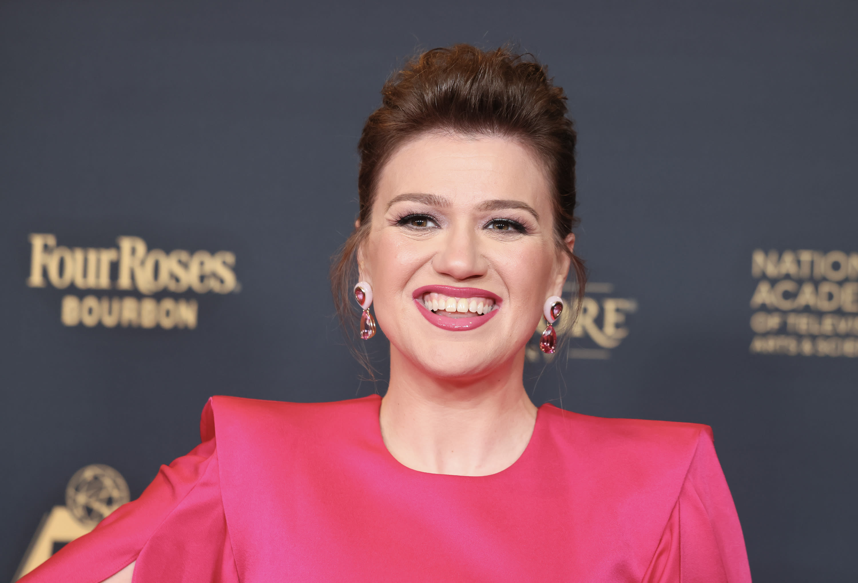 Kelly Clarkson ‘Won’t be Deterred’ From Hitting Body Goals After Dramatic 60-Pound Weight Loss