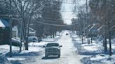 Una brutal tempestad ártica cubre gran parte de EE.UU. y traerá temperaturas frías récord mientras el sur se prepara para la nieve y el hielo