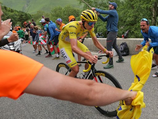 Fan who threw crisps at Tour de France riders arrested