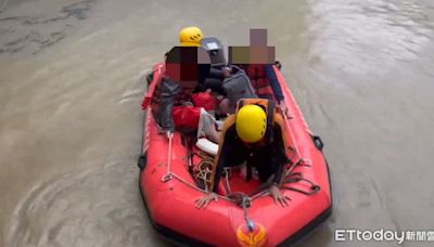 台南白沙屯淹水1.5米 消防出動救生艇救出8人安置