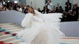 Met Gala 2023: famosos desfilan con espectaculares atuendos en la alfombra roja