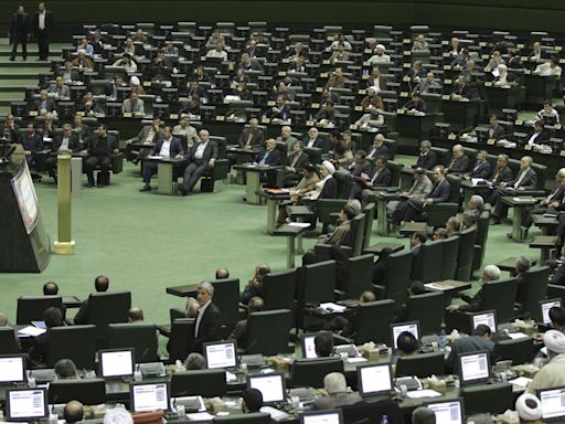 Irán inaugura un Parlamento dominado por figuras ultraconservadoras