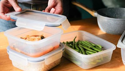 6 Signs It’s Time To Throw Out Your Plastic Food Storage Containers