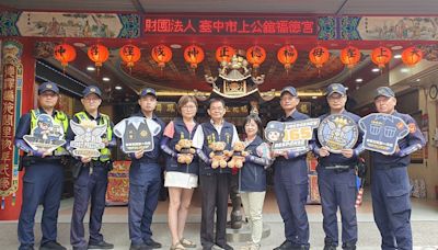 上公舘福德宮贈警防曬袖套 「袖」出波麗士專業 | 蕃新聞