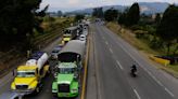 El paro de camioneros por el alza del diésel enfrenta a Petro con su pasado