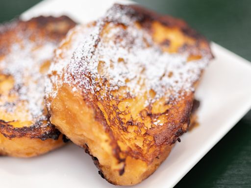 The Smooth, Boozy Ingredient That Instantly Elevates French Toast