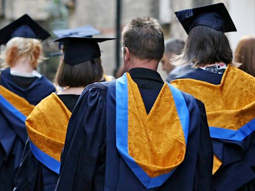 Urgent Government action needed to mitigate risk of university closures – report