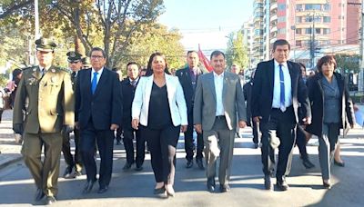 Las autoridades rinden su homenaje al maestro boliviano