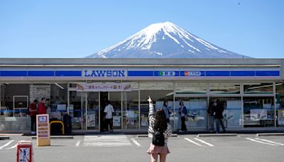 富士五湖自駕事故暴增 警方、業者急向訪日外國客宣導