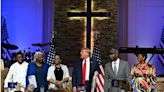 Donald Trump "pesca" votos de afroestadounidenses en iglesia de Detroit