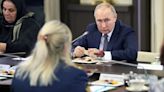 Media reveals details of how Putin’s meeting with ‘soldier's mothers’ was staged