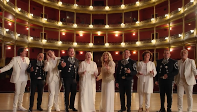 Mocedades da un concierto junto a Mariachi Vargas en el Teatro Real