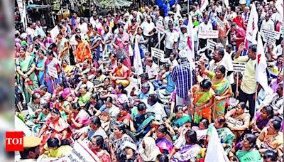 Aided College Teachers Protest for CAS Benefits Disbursal | Madurai News - Times of India