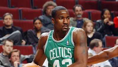 How champion Boston Celtics alumnus Kendrick Perkins made $1,500 doing pushups