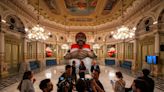 El Liceu sorprende con 'The Inflatable Refugee', una instalación artística sobre el drama migratorio