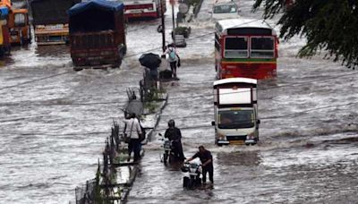 Gujarat: Heavy rainfall in parts of state cause waterlogging, traffic snarls