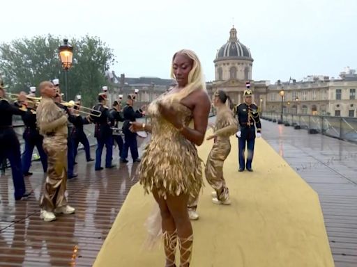 Aya Nakamura : La garde républicaine pas d'accord avec la collaboration ? On a enfin la réponse