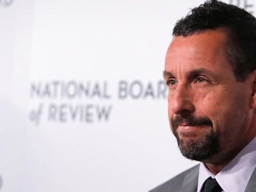 De imitar a su abuela a convertirse en el actor mejor pago del mundo: amor, amistad y negocios en la vida de Adam Sandler