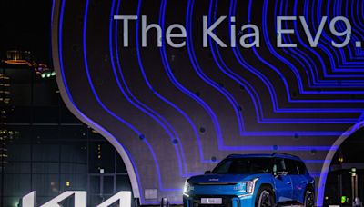The Kia EV9純電智慧旗艦LSUV 榮獲2024車訊風雲獎「年度風雲車」、「最佳進口電動車」雙冠！