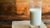 Consumers warned against drinking raw milk as FDA studies bird flu