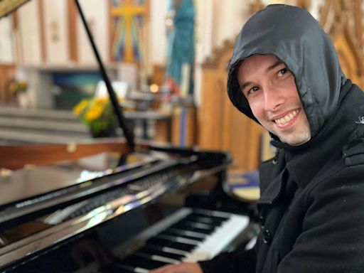 Homeless piano player raises thousands for charity