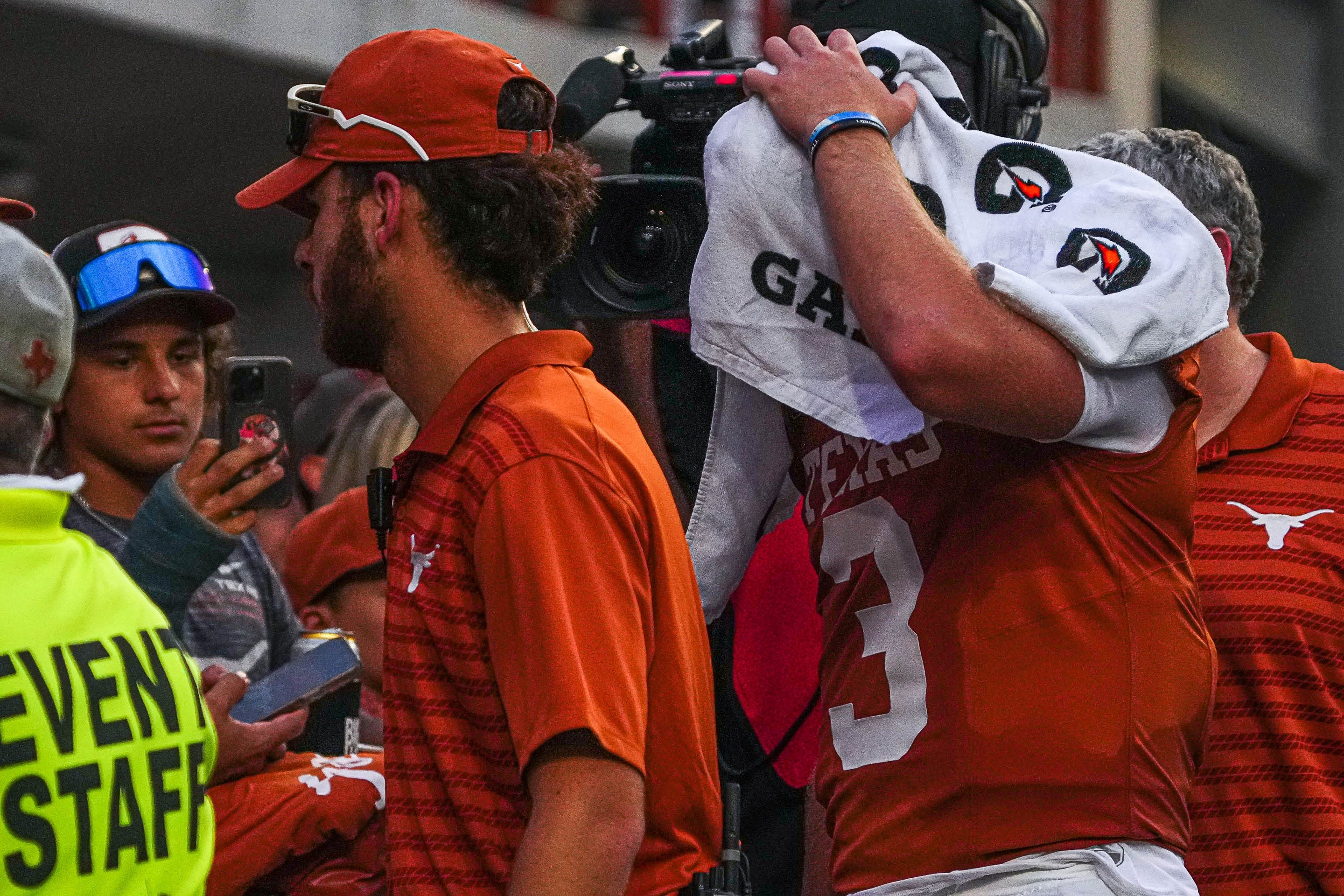 Quinn Ewers leaves game with injury, what we know about the hurt Texas QB