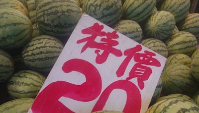 小玉西瓜「特價20」 律師呂秋遠喜抱2顆結帳 結果尷尬了……