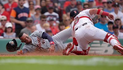 Tigers score 4 in 10th inning to beat Red Sox in extras