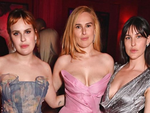 Rumer Willis Poses in Matching Swimsuit With Daughter and Sisters