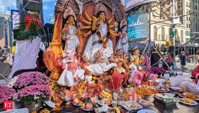 Americans revel in the spirit of the first Durga puja celebrations in New York; Watch viral videos