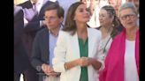 La reina Letizia acude a la Feria del Libro y un micrófono abierto capta este curioso comentario