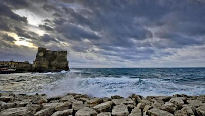 El agua del golfo de Nápoles aumenta un grado tras el invierno más cálido en 40 años