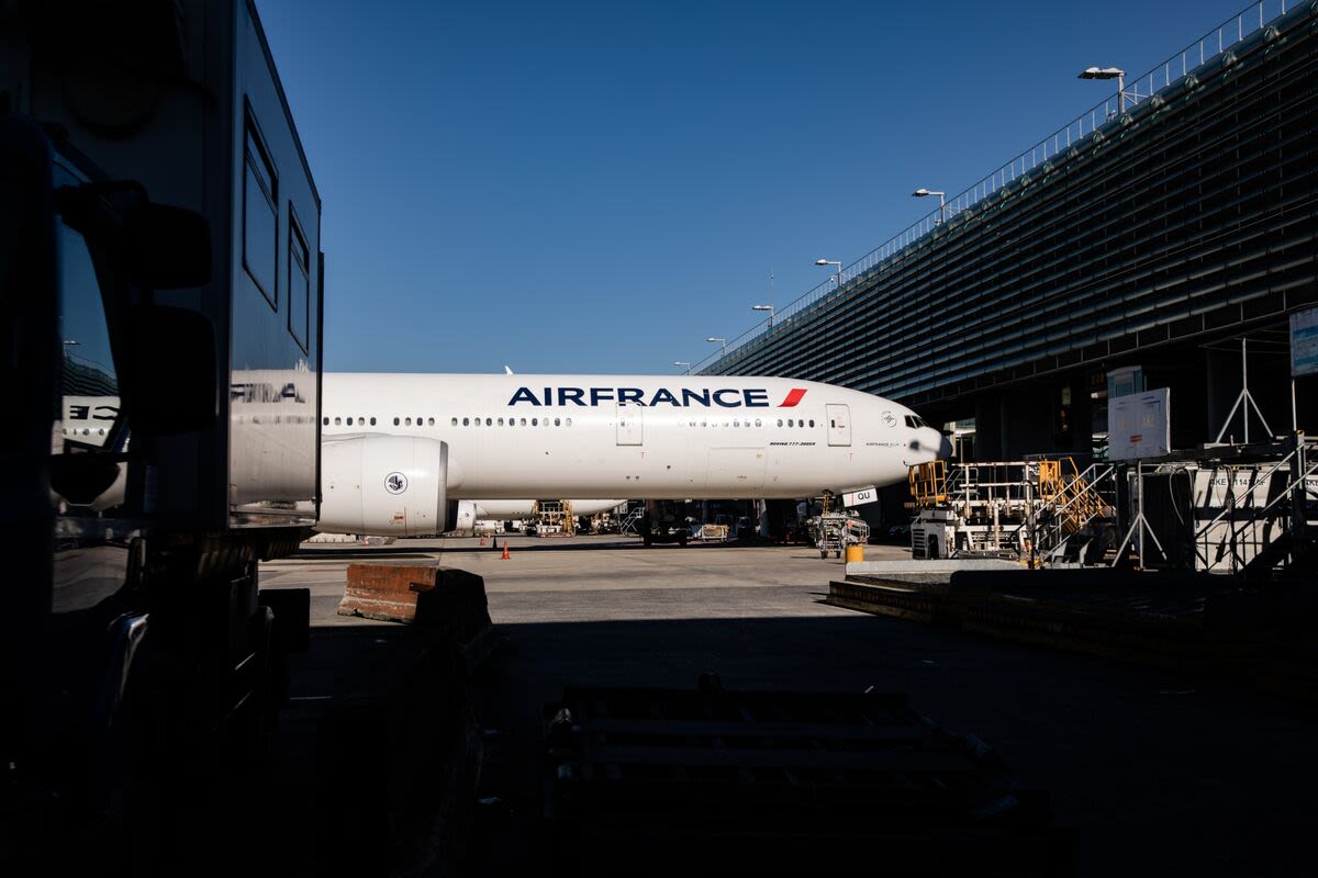 Air France-KLM Looks to Cut Costs as First Quarter Loss Widens