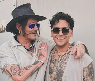 Christian Nodal presume su icónico encuentro con Johnny Depp y las redes enloquecen