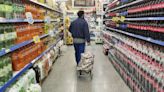 Las ventas en supermercados cayeron por debajo de los niveles de la pandemia