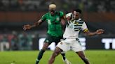 Osimhen entrena con Nigeria antes de enfrentar a Sudáfrica en la semifinal de la Copa Africana
