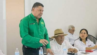 Virgilio Mendoza Amezcua promete sembrar un árbol por cada voto recibido en Colima
