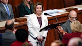 Nancy Pelosi insta a Joe Biden a “tomar una decisión” rápidamente sobre la carrera presidencial - La Tercera